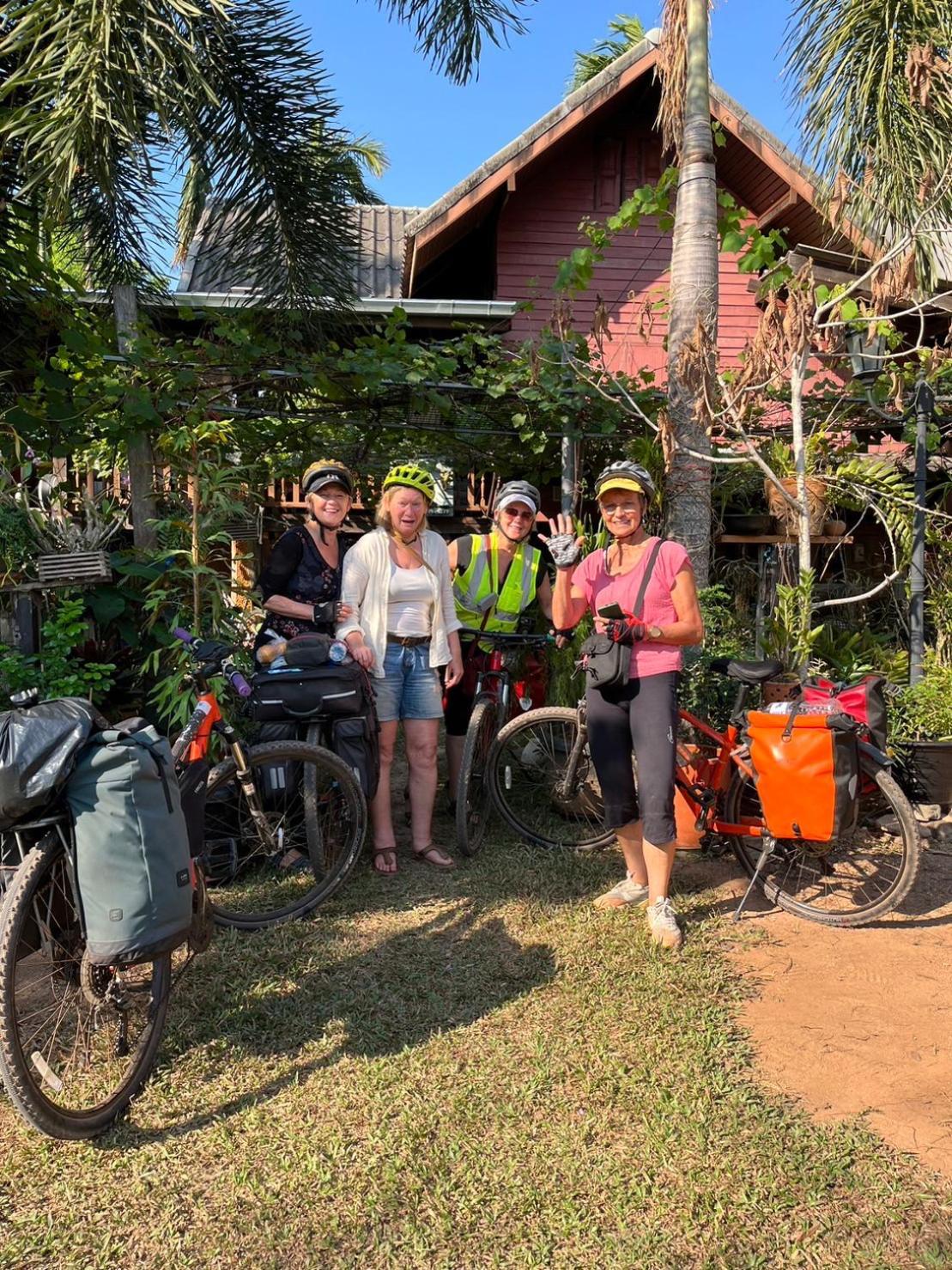 Krunou Baanpak Hotel Trat Bagian luar foto