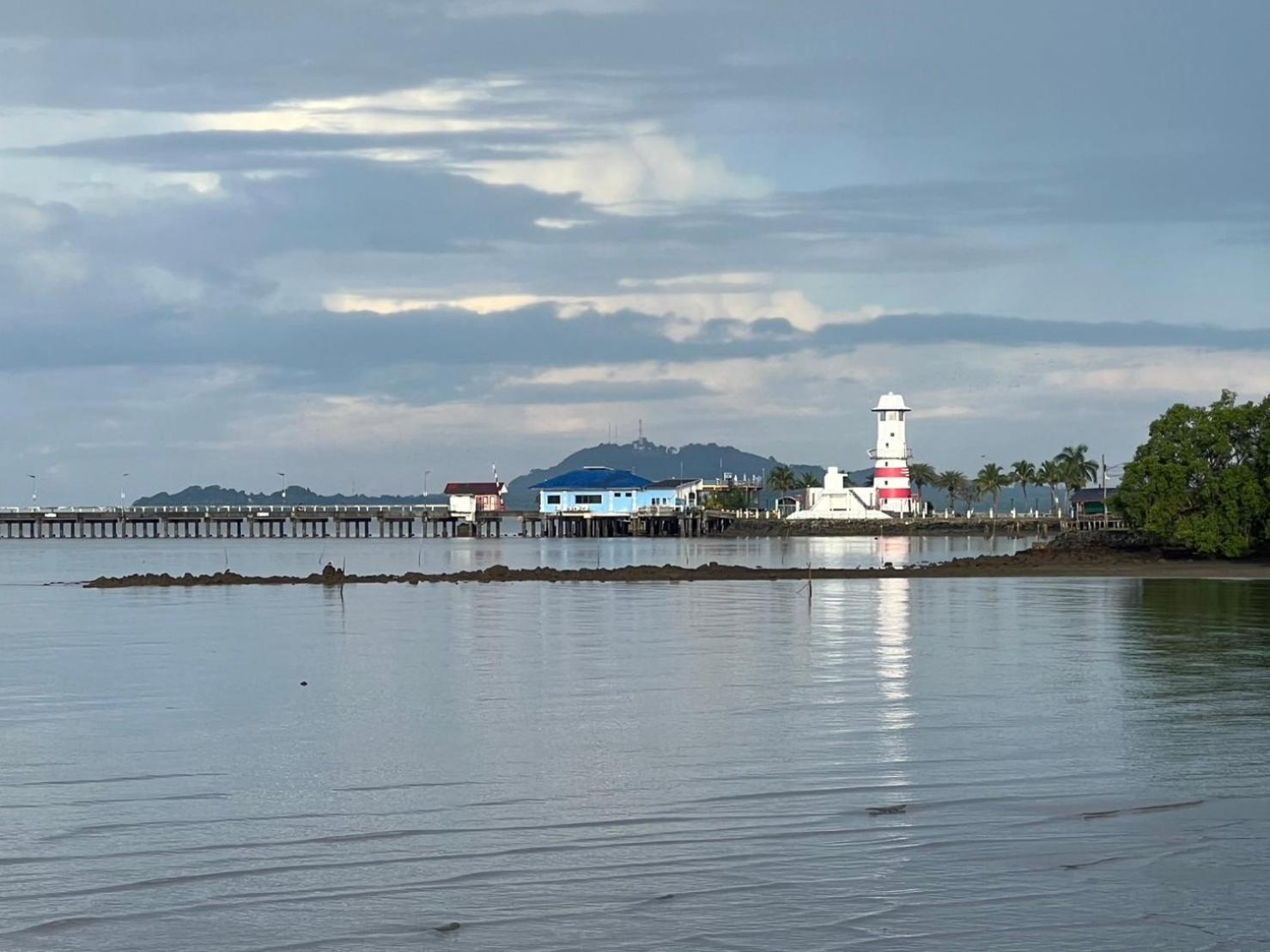 Krunou Baanpak Hotel Trat Bagian luar foto