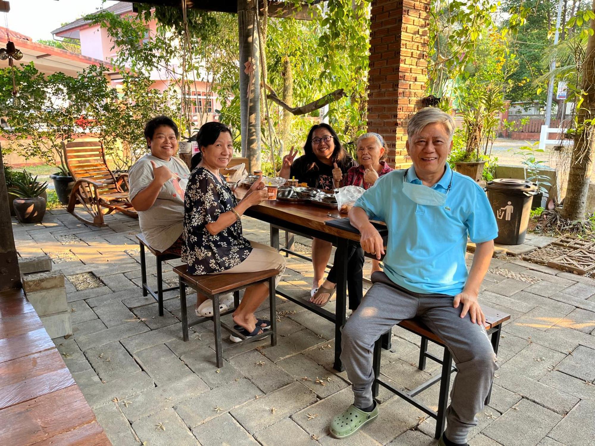 Krunou Baanpak Hotel Trat Bagian luar foto