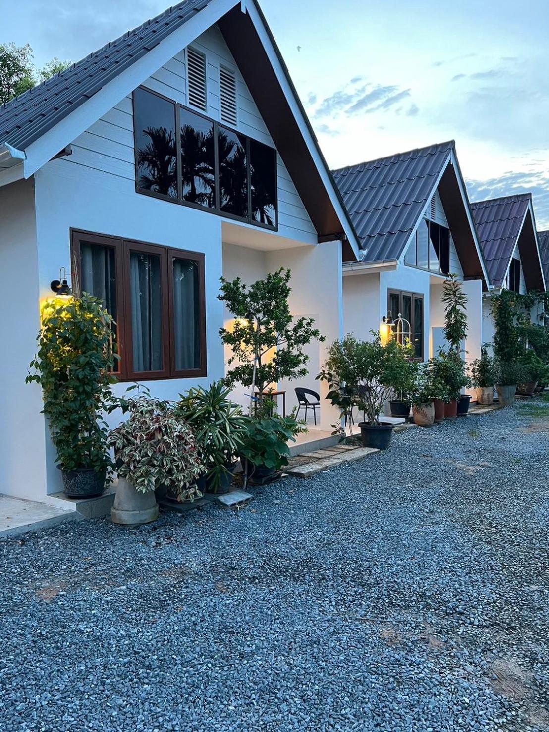 Krunou Baanpak Hotel Trat Bagian luar foto